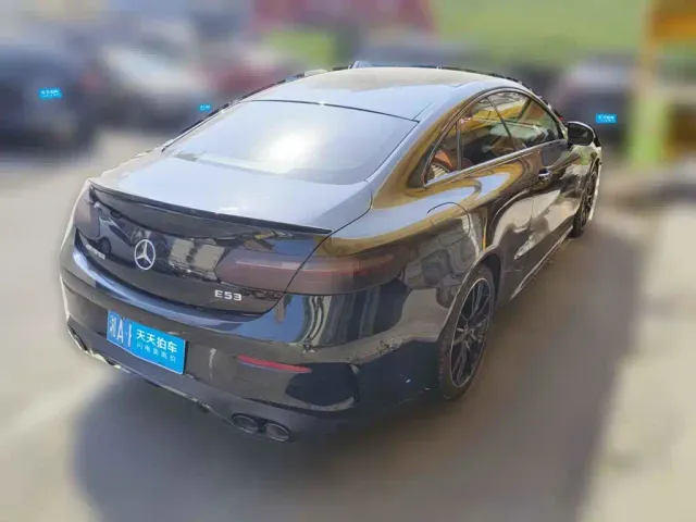 Mercedes-Benz E-Class — Фото автомобиля 2