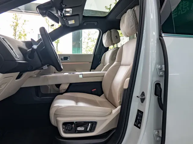Li Auto L7 — Фото автомобиля 5