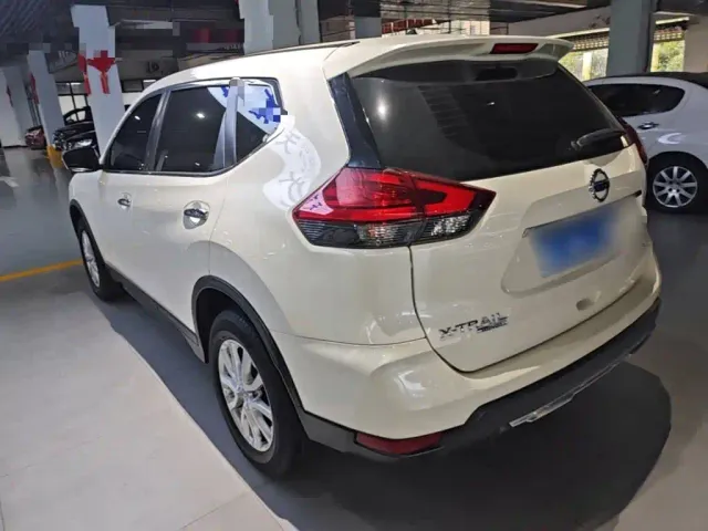 Nissan X-Trail — Фото автомобиля 4