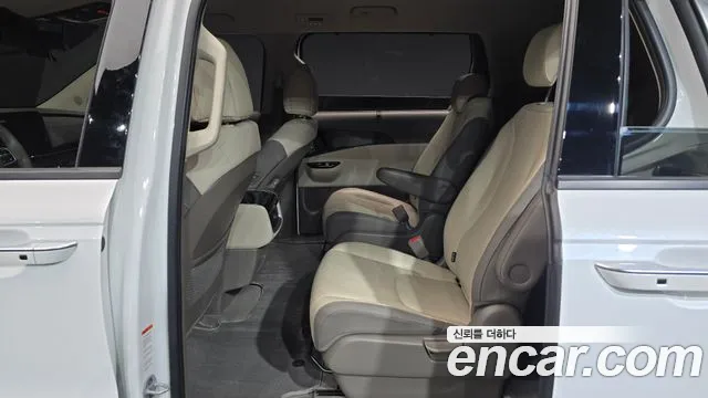 Kia Carnival Generation 4 — Фото автомобиля 12