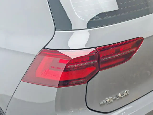 Volkswagen Golf — Фото автомобиля 7