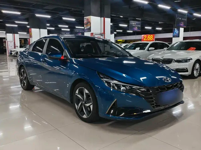 Hyundai Elantra — Фото автомобиля 3