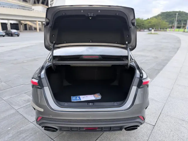 Geely Binrui — Фото автомобиля 10