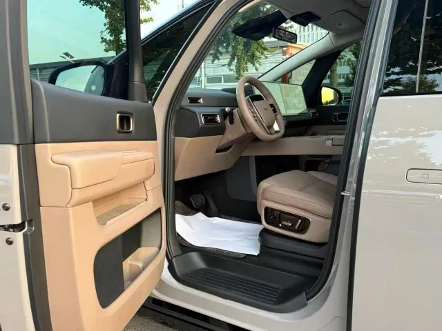 Li Auto MEGA — Фото автомобиля 4