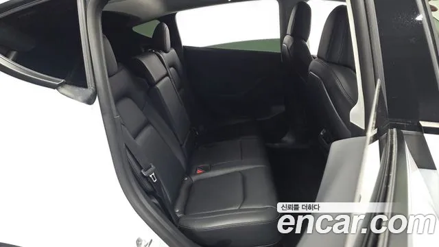 Tesla Model Y — Фото автомобиля 9