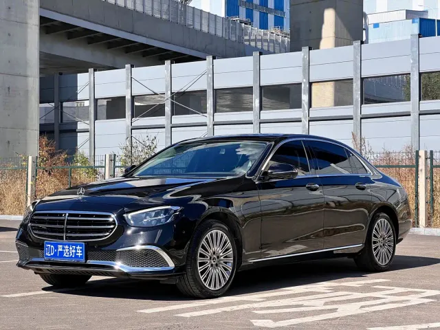 Фотография автомобиля — Mercedes-Benz E-Class