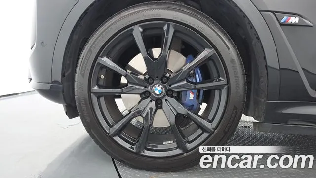 BMW X7 M60i xDrive M Sport 6 мест — Фото автомобиля 4