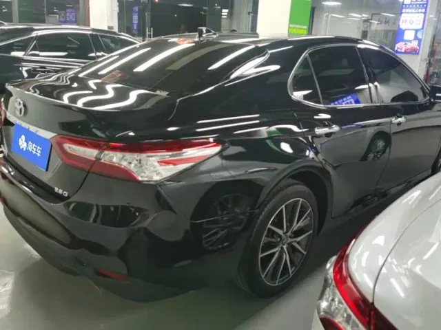 Toyota Camry — Фото автомобиля 3