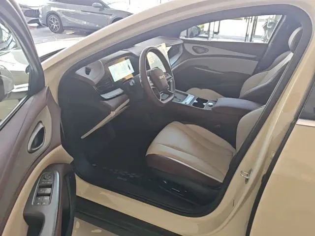 BYD Seal 07 DM-i — Фото автомобиля 15