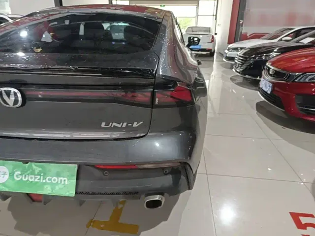 Changan Changan UNI-V 2022 1.5T Premium Model — Фото автомобиля 7