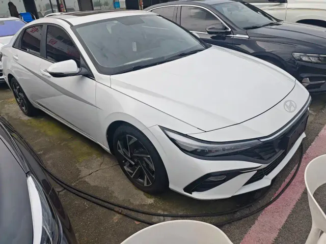 Hyundai Elantra 2023 1.5L CVT GLX Elite Edition — Фото автомобиля 3