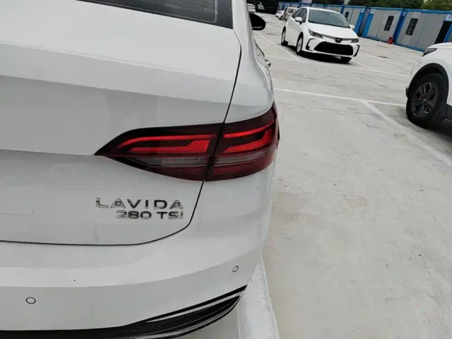 Volkswagen Lavida — Фото автомобиля 7