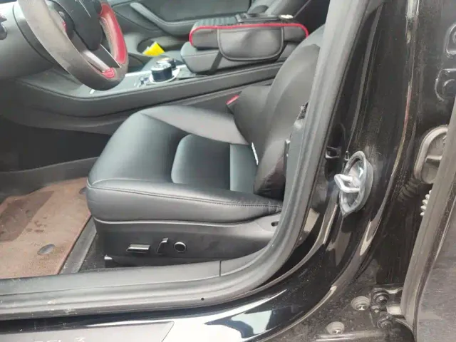Tesla Model 3 — Фото автомобиля 9