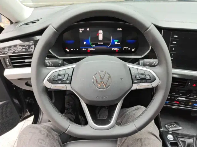 Volkswagen Passat — Фото автомобиля 10
