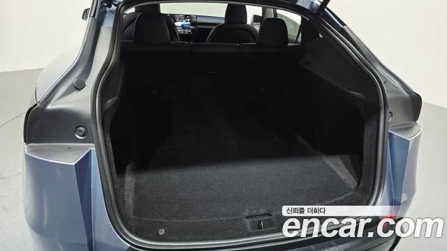 Tesla Model Y — Фото автомобиля 16