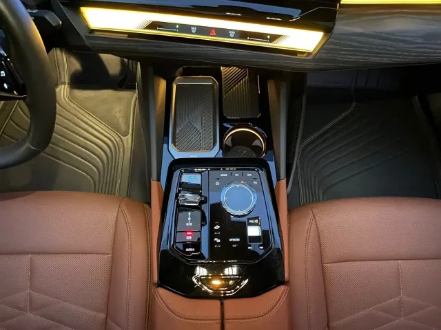 BMW i5 — Фото автомобиля 11