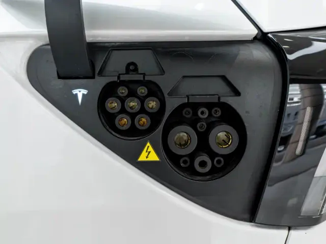 Tesla Model Y — Фото автомобиля 11