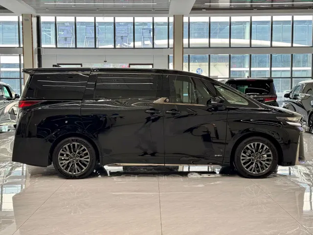 Toyota Vellfire — Фото автомобиля 15