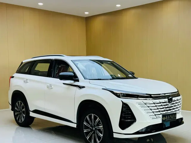 Changan CS75 Plus — Фото автомобиля 3