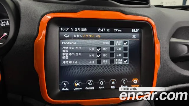 Jeep Renegade — Фото автомобиля 15