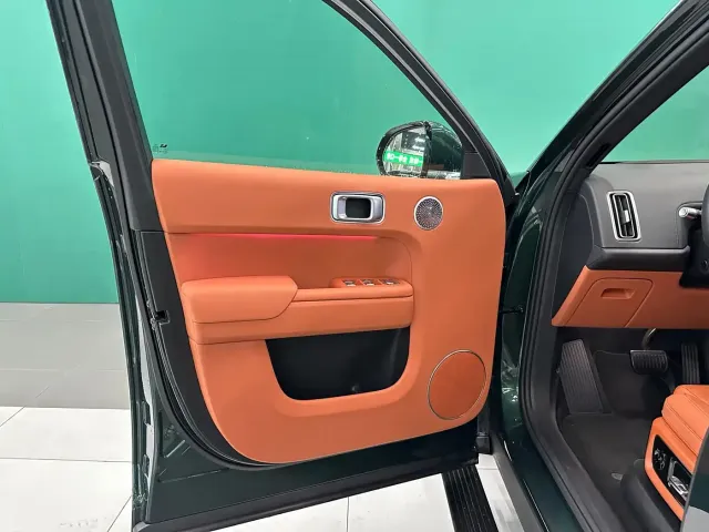 Li Auto Li L8 2025 Ultra Smart Renewal Edition — Фото автомобиля 13