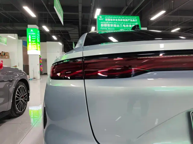 BYD Han L — Фото автомобиля 18