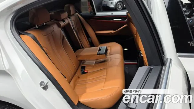 BMW 5-Series — Фото автомобиля 11