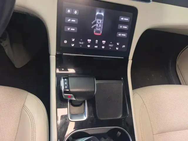 Li Auto ONE — Фото автомобиля 16