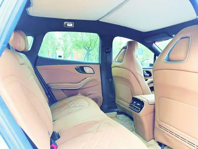 Roewe Feifan R7 — Фото автомобиля 8