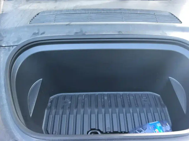 Tesla Model Y — Фото автомобиля 10