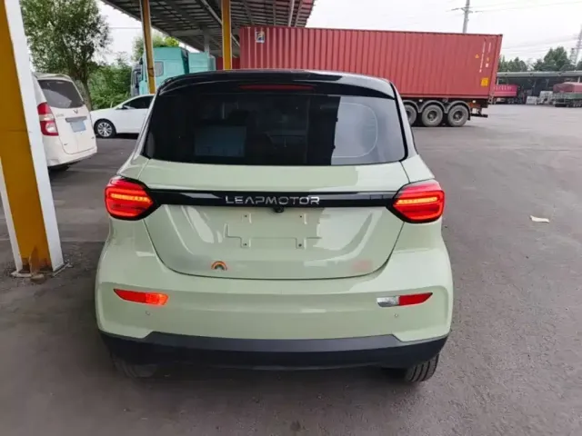 Leapmotor Leapmotor T03 2022 Golden Glory Edition — Фото автомобиля 5
