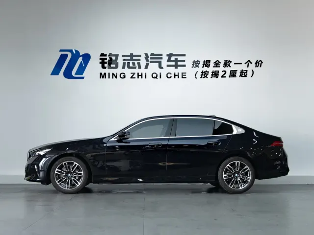 BMW 5 Series — Фото автомобиля 5