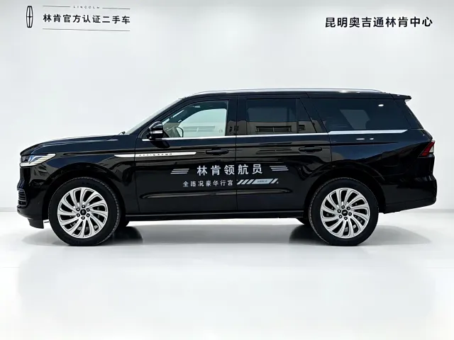 Lincoln Navigator — Фото автомобиля 3