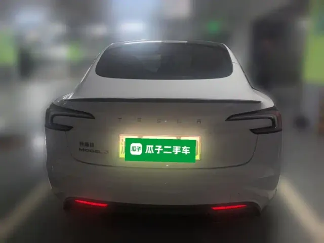 Tesla Model 3 — Фото автомобиля 3