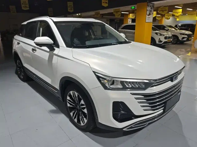 Bestune T77 — Фото автомобиля 3