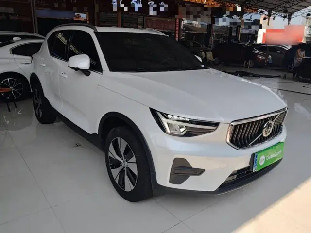 Volvo XC40 — Фото автомобиля 3