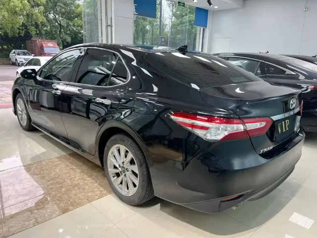 Toyota Camry — Фото автомобиля 3