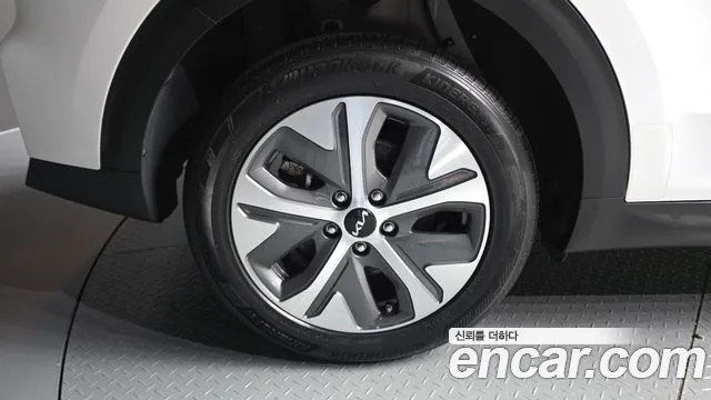 Kia Niro — Фото автомобиля 5