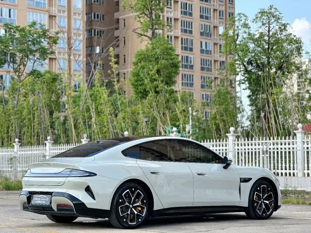 Xiaomi SU7 — Фото автомобиля 9