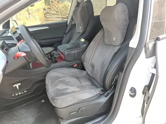 Tesla Model Y — Фото автомобиля 14