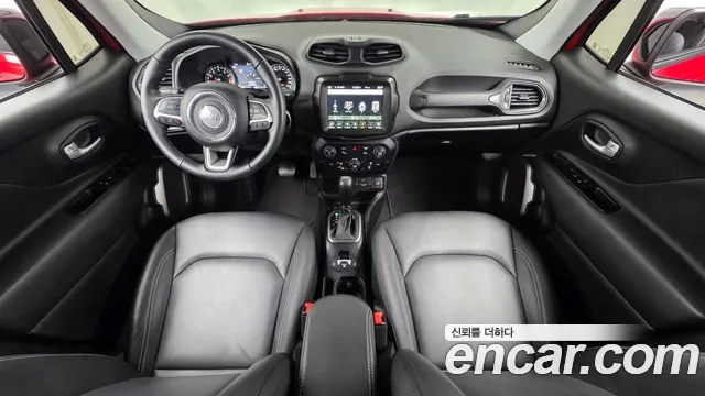 Jeep Renegade — Фото автомобиля 10