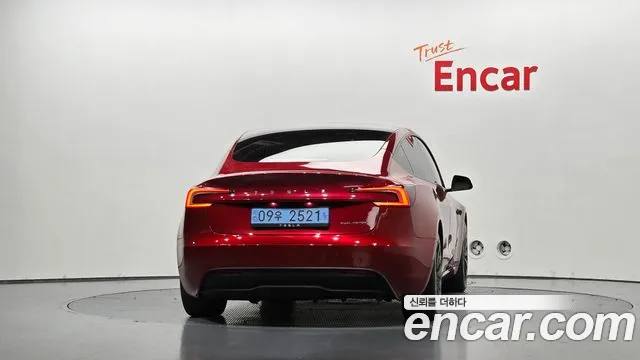 Tesla Model 3 — Фото автомобиля 4