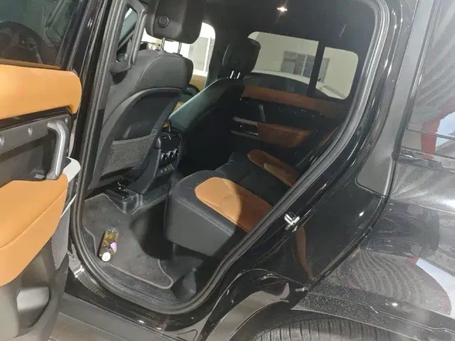 Land Rover Defender — Фото автомобиля 5