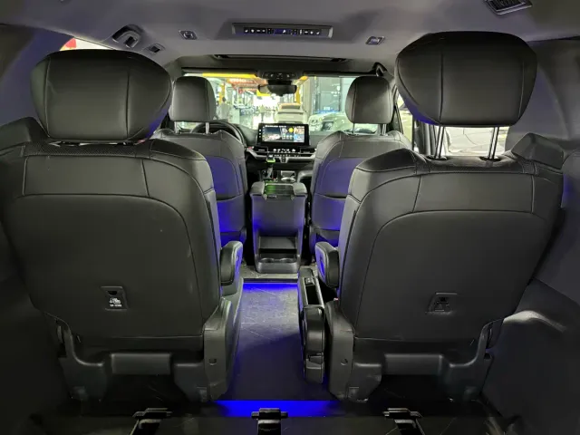 Toyota Sienna — Фото автомобиля 20