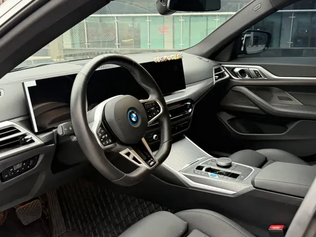 BMW i4 — Фото автомобиля 5
