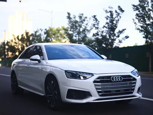 Audi A4L — Фото автомобиля 3