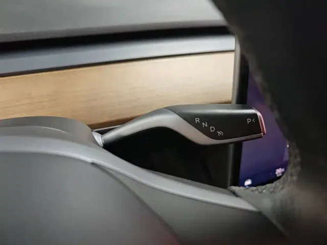 Tesla Model 3 — Фото автомобиля 13