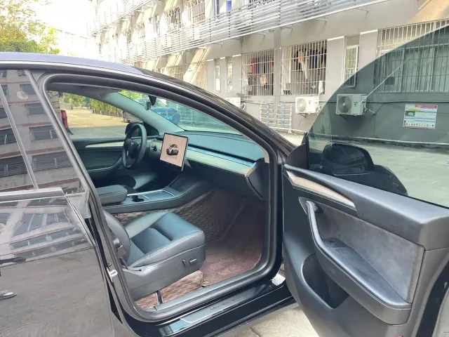 Tesla Model Y — Фото автомобиля 17
