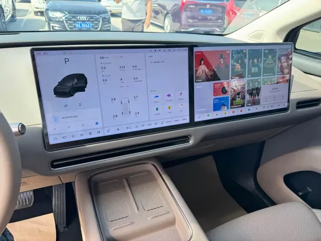 Li Auto i8 — Фото автомобиля 11