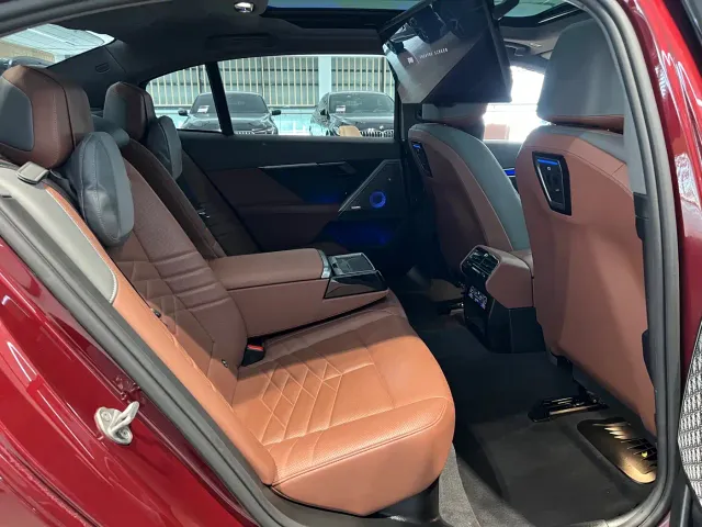 BMW 5 Series — Фото автомобиля 8